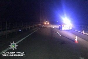 Поліцейські склали протокол на посадовця через неосвітлену дорогу
