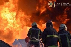 Наслідки ракетного обстрілу нафтобази у Луцьку (Фото)