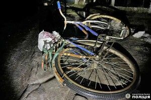 На Рівненщині легковик на вулиці селища збив 48-річного велосипедиста (Фото)