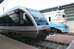 Хулігани закидали камінням електричку й розбили голову машиністу