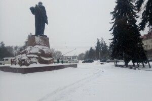 Поки Луцьк засипає снігом, лучани «засипають» мера претензіями і проханнями (Фото. Відео)