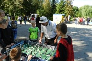 У самісінькому центрі міста група лучан привселюдно зайнялася спортом (фото)