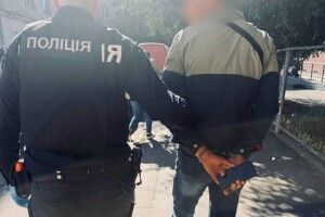 На шкільний ярмарок у Рівному чоловік прийшов з ножем у кишені й пляшкою в руках