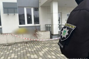 Мама із донькою випали із вікна на 16-му поверсі багатоповерхівки 