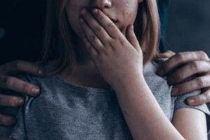 Чоловік посеред білого дня зґвалтував 12-річну дівчинку
