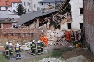 Вибух зруйнував будинок в Польщі. Є загиблі (фото)