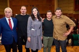 Зірки закликають молодь не їхати з України