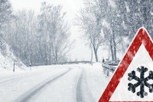 У сусідній з Волинню області на дорогах оголосили штормове попередження