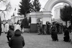 Виносили дві труни: у Луцьку провели в останню путь загиблих Героїв (Фото)