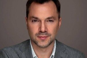 Новий скандал з Арестовичем: жінки шлють речнику Банкової яйця