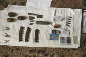 У Дніпрі взяли «знаного» бойовика-терориста на прізвисько «Джоні» (фото+відео)
