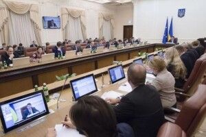 Від 12 до 120 тис. гривень: у кого з міністрів найбільша зарплата