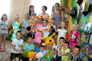 Земля усміхнулася квітами у Волинській обласній бібліотеці для дітей (фото)