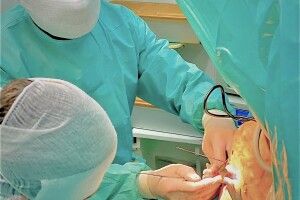 Лікарі Волинської обллікарні розповіли, як рятували коліно лучанці, яка травмувалася під час катання