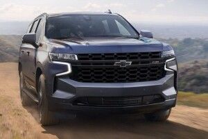 Заступник Єрмака їздить на авто, переданому на гуманітарні цілі, – Bihus Info (Відео)