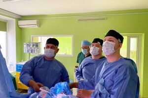 Поїзд зачепив за рюкзак: у Львові лікарі витягнули жінку з того світу 