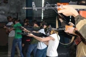 У Сімферополі підлітків залучали до «культури поводження зі зброєю» 