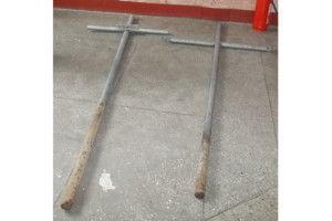 У Радивилові на Рівненщині затримали чолов’ягу напідпитку… з надмогильним хрестом (фото)