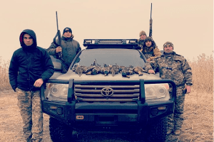 «Убивати тварин – гріх»: мережу обурили фото Василя Ломаченка на полюванні