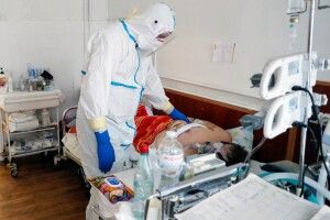 Дуже висока смертність: інфекціоніст розповіла про фатальні помилки під час лікування коронавірусу