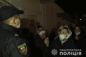 У Почаївську лавру пустили людей на богослужіння попри попередні домовленості — поліція