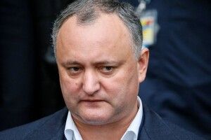 Конституційний суд Молдови призупинив повноваження президента Додона