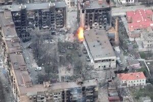 Їх вдесятеро більше, але «азовці» продовжують нищити окупантів на вулицях Маріуполя