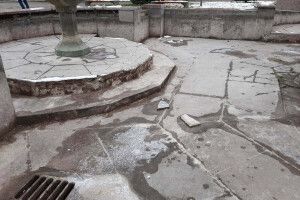 Показали зруйнований фонтан в центрі Луцька (Фото)