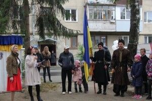 «Свято двору» на проспекті Грушевського вдалось – прийшло 170 людей (фото)