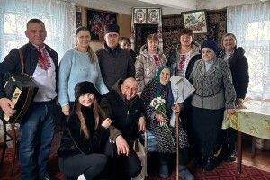 У громаді на Волині довгожительку привітали з ювілеєм