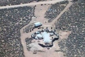 Одинадцять зморених голодом дітей знайшли у пустелі в США