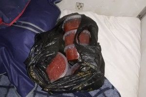 Прикордонники виявили 12 кілограмів червоної та чорної ікри (Фото)
