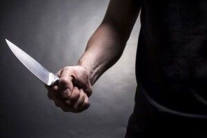 У Луцьку молодик з ножем побив та відібрав у пенсіонера телефон