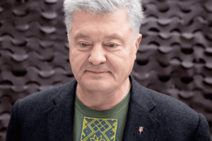 Переможна українська мова – це зброя, яка нас об’єднує і надає сили нашому опору, – Порошенко 