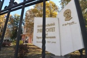 «П'ятірка» за кіло картоплі: як війна змінила виші Луганська