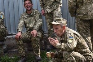 Розказали, скільки авто та цигарок Рівненщина передала воякам