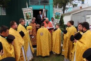 Митрополит Луцький і Волинський приїхав у Замшани і відслужив Службу Божу в колишньому продмазі (фото)