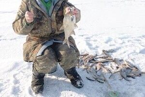 ЛИСТОНОША СВІТЛАНА ВМІЄ УПІЙМАТИ «ЗОЛОТУ РИБКУ»!