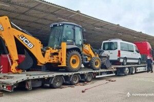 Місто на Волині отримало інклюзивний Mercedes та потужний JCB