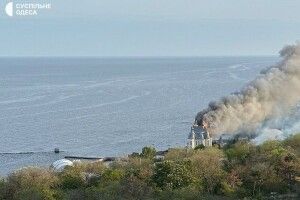 Росіяни вдарили по Одесі балістикою:  горить академія Ківалова, постраждав він сам (Доповнено) 