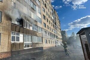 У великому місті на Волині загорілася багатоповерхівка