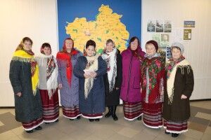 Волинський ансамбль передав 10 тисяч заколядованих гривень на потреби ЗСУ