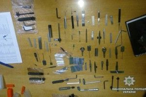 У Рівному впіймали іноземців із «професійним» набором відмичок (Відео)