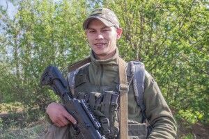 «Якби лишився вдома, то робив би ковбасу. А тут — «ковбасимо» ворога», – волинянин про службу в ООС