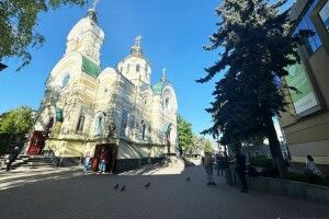 У Рівному священник окропив чоловіка, а той дістав револьвер