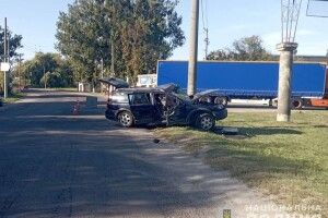 На Волині один водій зіткнувся з електроопорою, інший – в'їхав у магазин