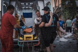 Ракетний удар по Покровську: серед 7 загиблих – полковник ДСНС, серед 31 пораненого – поліцейський із резонансного фільму