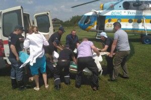 Бійці ДСНС терміново доправили вагітну жінку вертольотом з Тячева до Ужгорода