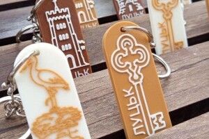 У Луцьку створили брелоки у формі «пряників» із міською символікою