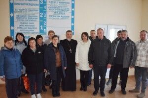 На Волині громада передала великодні дарунки військовим у госпіталь